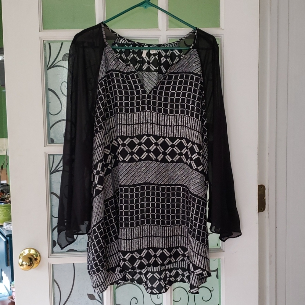 Cato women's blouse size 26/28W black and white